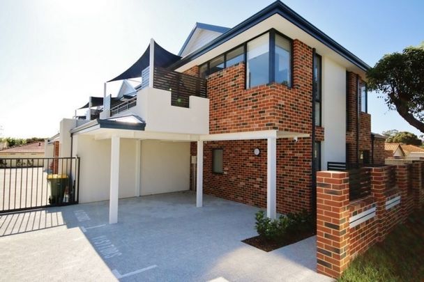 Two Bedroom Upstairs Apartment in Nollamara! - Photo 1