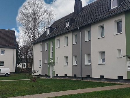 Hübsche 2-Raum DG Wohnung mit großer Küche sucht Sie! - Photo 2