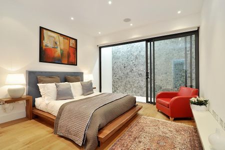 3 bedroom mews to rent - Photo 3