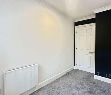 Queens Court, Knights Field, Luton, Bedfordshire, LU2 - Photo 3