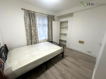 1 bedroom in a house share to rent - Photo 2