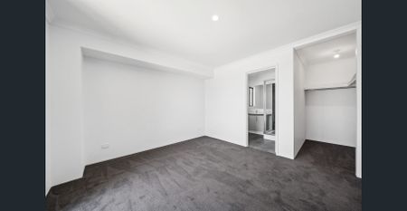 IMPRESSIVE BRAND NEW 3X2 REPRESENTS GREAT VALUE - Photo 3