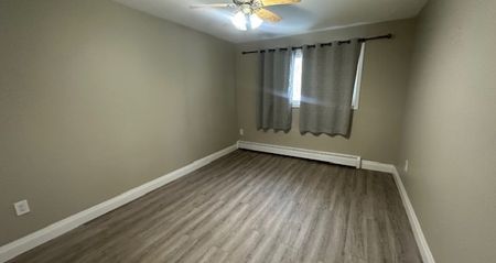 1041 Sunnidale #3 Barrie | $1400 per month | Utilities Included - Photo 2