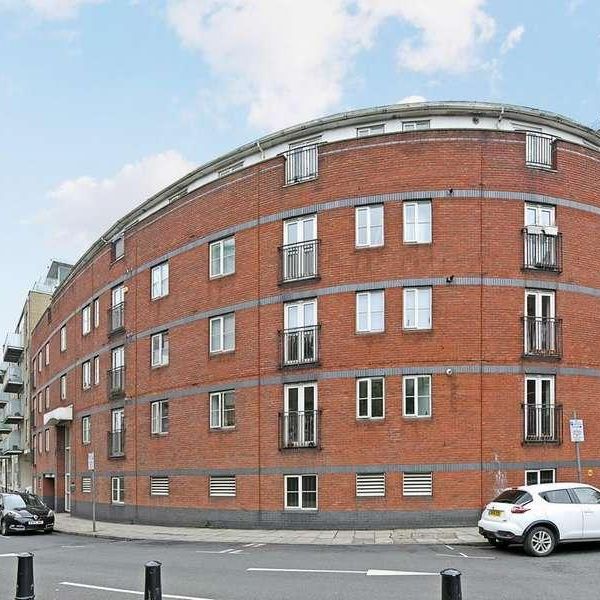 Regents Gate House, Limehouse, E14 - Photo 1