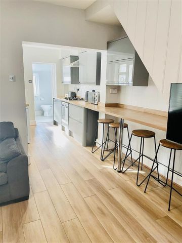 1 bedroom private hall to rent - Photo 5