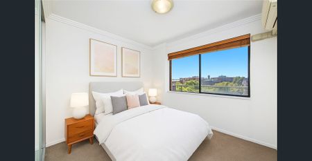 Spacious Resort-Style Retreat in Sydney Park Village - Photo 3