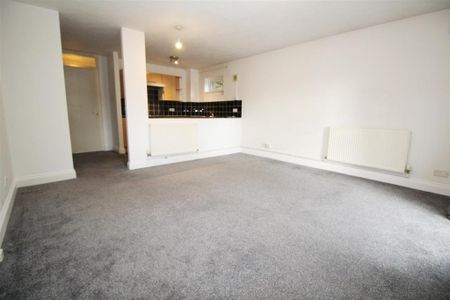 Ground floor flat to rent - Photo 3
