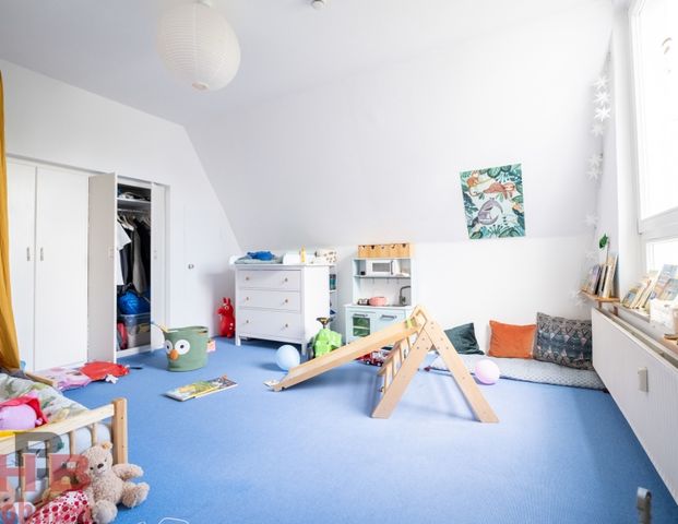 Stilvolle 4-Zimmer-Maisonette-Wohnung mit Balkon & Dachterrasse in Bremen-Schwachhausen - Photo 1