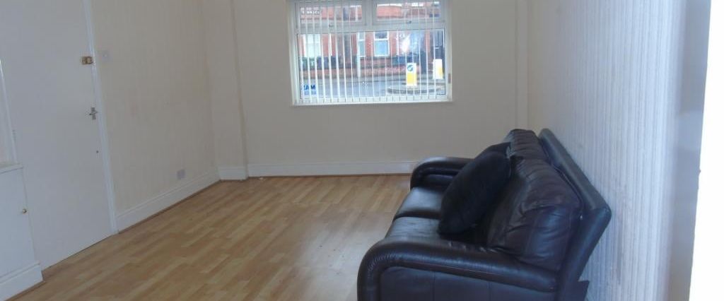 1 Bed Flat, Woodchurch Road, CH42 - Photo 1