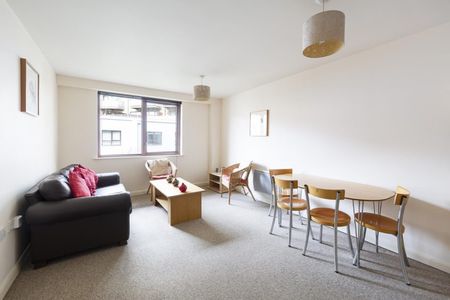 1 Bed Flat - Photo 2