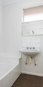 SPACIOUS | TWO BEDROOM | QUIET BLOCK - Photo 3