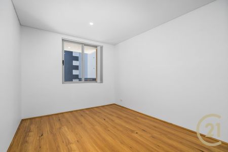 First Floor Apartment with A&sol;C Located in CBD - Photo 2