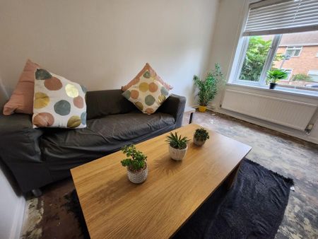 6 bedroom end of terrace house to rent - Photo 2