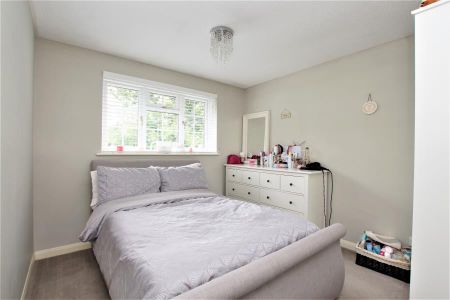 Ashley Road, Woking - 1 bedroomProperty for lettings - Seymours - Photo 4