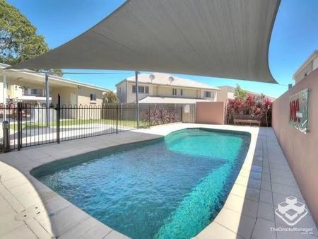 Double garaged 3 bedroom townhouse in Central Calamvale area - Photo 3