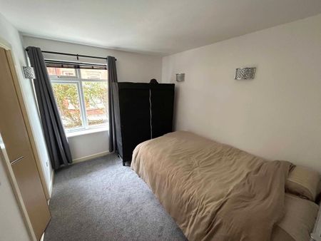 2 bedroom ground floor flat to rent - Photo 4