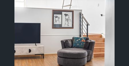 Expansive loft-style apartment in Art Deco conversion - Photo 3