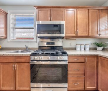 For Lease - 67 Glenburn Avenue Unit# main, Toronto, Ontario - Photo 5