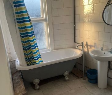 Room in a Shared House, Pretoria Road North, N18 - Photo 4