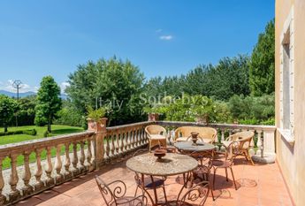 Villa ottocentesca con piscina nelle colline lucchesi