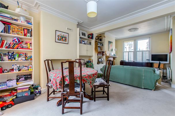 Brassey Square, SW11, London - Photo 1