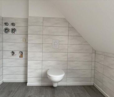 Dachgeschosswohnung mit großem Wohnzimmer - Photo 3