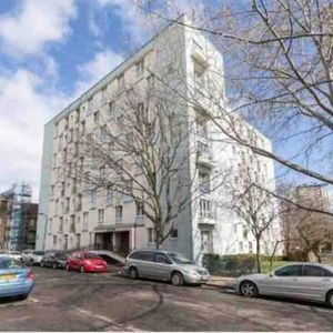 3 bedroom flat to rent - Photo 3