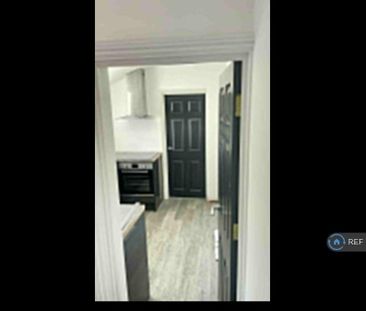 2 bedroom maisonette to rent - Photo 2