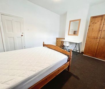 4 bedroom terraced house to rent - Photo 3