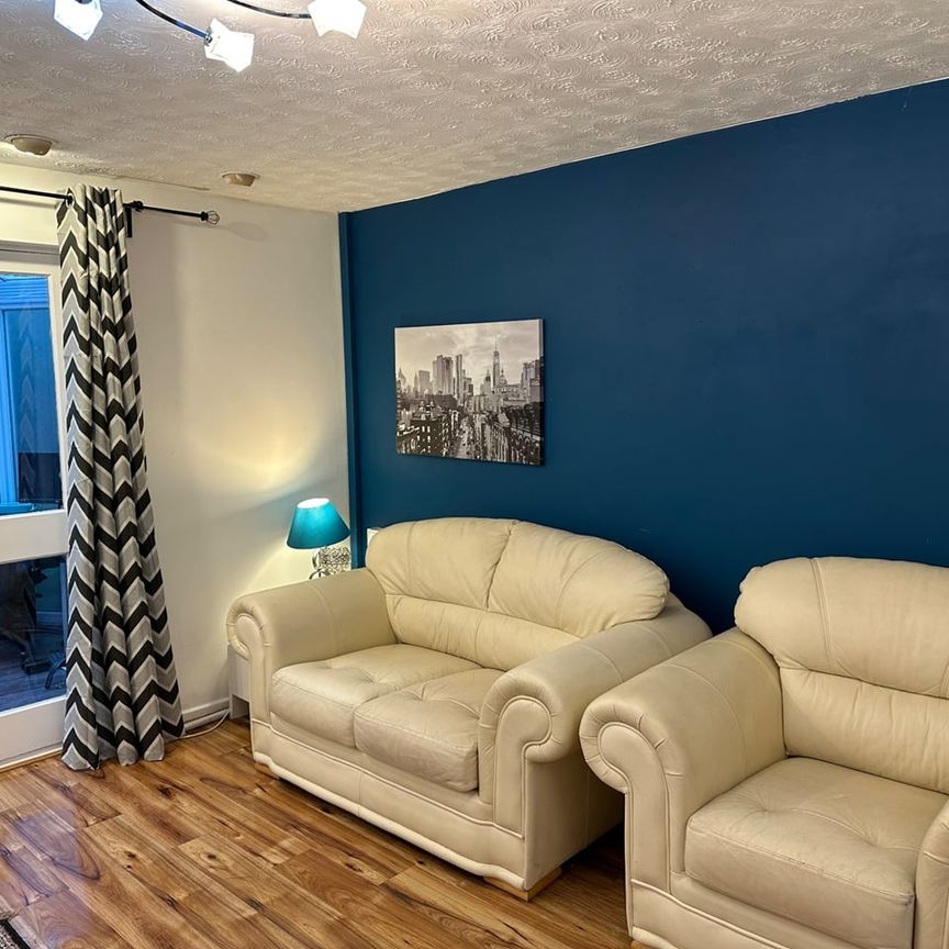 3 Bed Terraced House, Hoskins Close, M12 - Photo 1