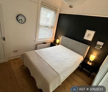1 bedroom in a flat share to rent - Photo 2