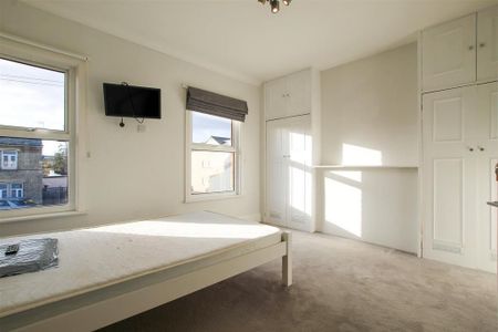 4 bedroom semi-detached house to rent - Photo 5