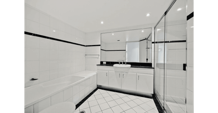 Spacious 2-Bedroom Apartment in Prime North Sydney Location - Photo 5