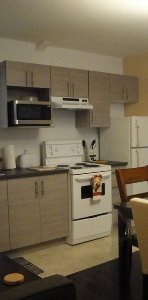2 1/2 Meublé à Louer à Saint-Laurent - Photo 1