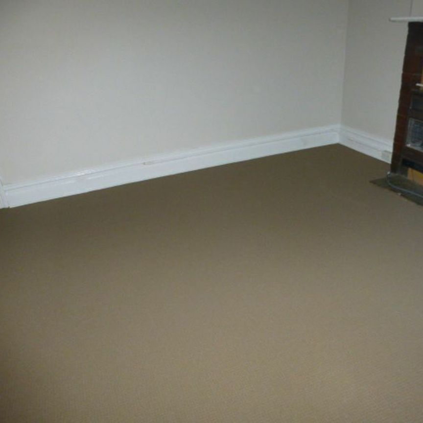 2 bedroom home in a great location - Photo 1