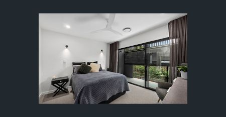 Sophisticated Split-Level Townhome with Private Courtyard! - Photo 5