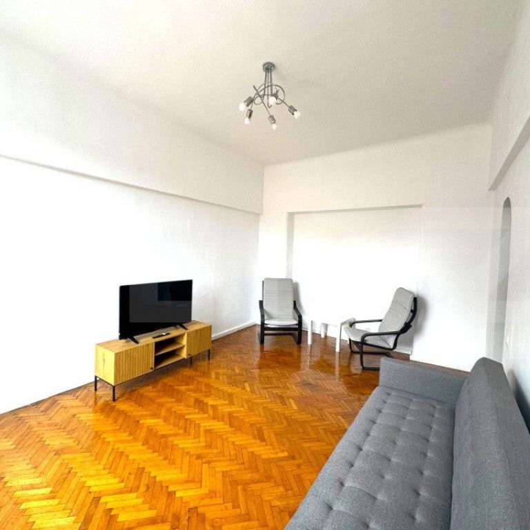 Decomandat, mobilat si utilat Parcul Carol - Fotografie 1