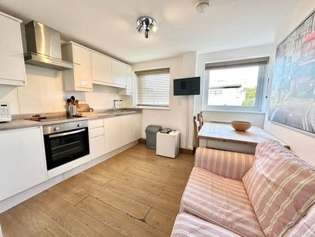 Winnall Close, Winchester - Photo 3