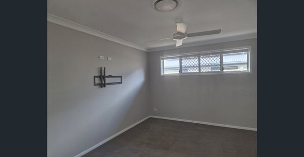 UPPER CABOOLTURE - MODERN & FAMILY - Photo 1