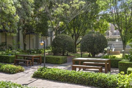 Renovated North Facing Apartment in Famed Warehouse Conversion - Photo 3