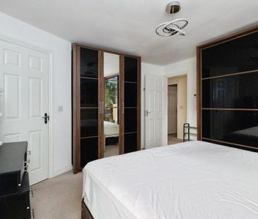 4 bedroom detached house to rent - Photo 2
