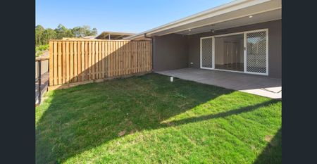 Modern 3-Bedroom Family Home with Fully Fenced Yard - Photo 4