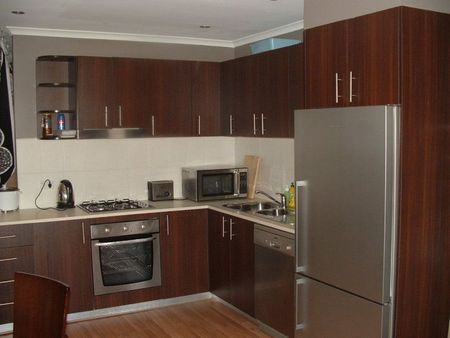 Modern Furnished Split Level Apartment - unique property re - Photo 4