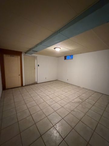 For Lease - 260 Main Street, Grimsby, Ontario - Photo 3