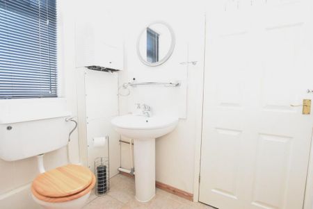 2 bedroom terraced house to rent - Photo 4