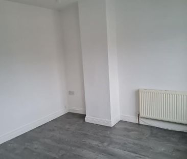 2 bedroom semi-detached house to rent - Photo 6