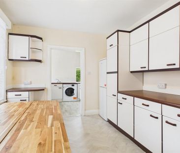 4 bedroom semi-detached house to rent - Photo 5