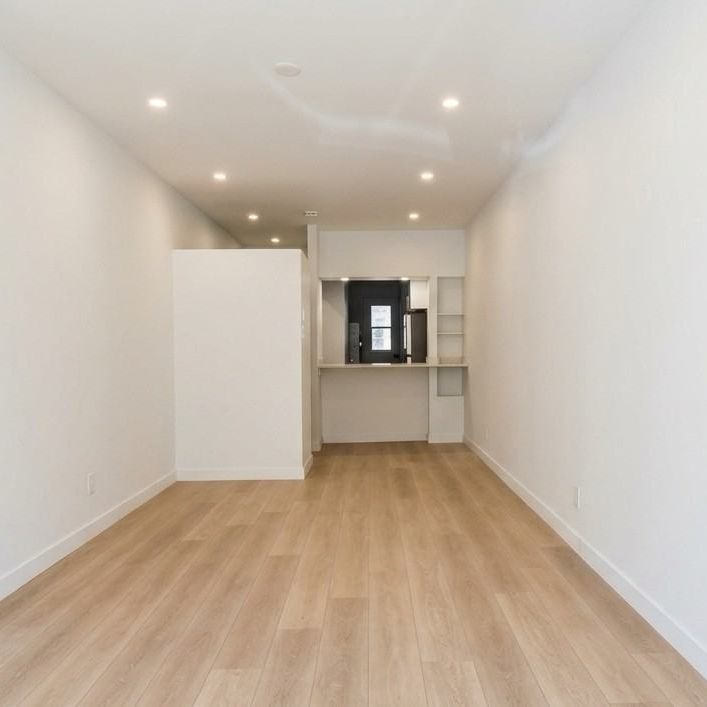 4601 Avenue du Parc apartment — Montréal, QC (0-Bedroom) - 0 Bedroom - Photo 1