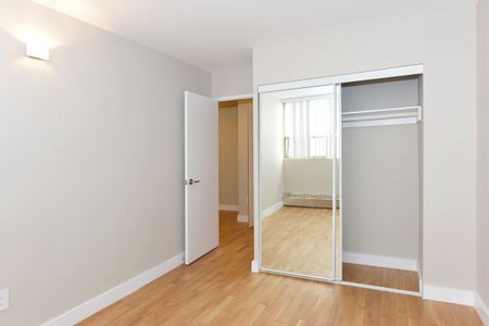 730 St Clarens Avenue - Photo 2
