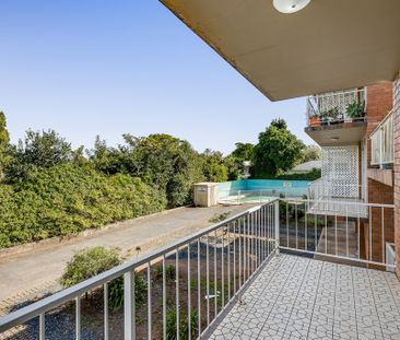 Fully renovated with CBD conveniences - Photo 5